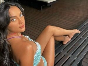 Cekricek.id, Berita Seleb dan Berita Artis – Kulit sawo matang Erika Carlina tak pernah luput dari pembicaraan yang menyangkut tentang penampilannya. Warna yang sudah menjadi ciri khas dari artis cantik tersebut sering kali membuatnya mendapat banyak sanjungan dari orang-orang.