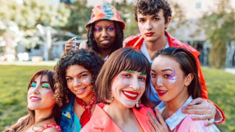 Cekricek.id, Berita Viral - Sebuah survei baru-baru ini yang dilakukan oleh Ipsos menemukan bahwa hampir 9 persen orang dewasa dari 30 negara di seluruh belahan dunia telah mengidentifikasi diri mereka sebagai LGBTQ.