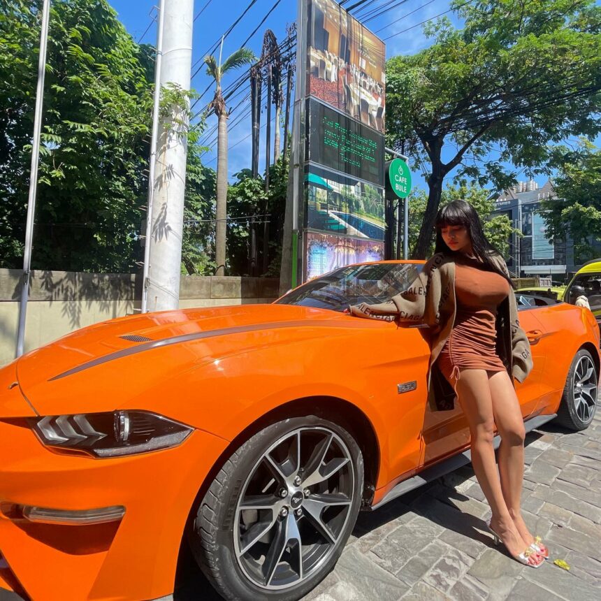 Posenya Sesuai Motto Dinar Candy: Tetaplah Bar-bar, yang Lain Berdoa Aja Kalau Gak Kuat 2 Cekricek.id, Berita Artis dan Berita Seleb - Dinar Candy tampaknya selalu memperlihatkan pose sebagaimana motto hidupnya