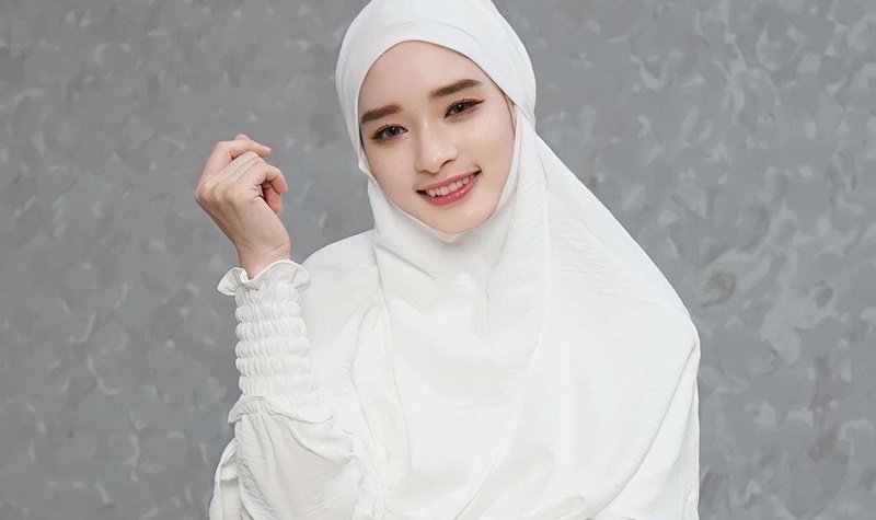Belum Resmi Cerai, Inara Rusli Sudah Dilamar Oleh 300 Orang Lebih 2 Lampiran Gambar