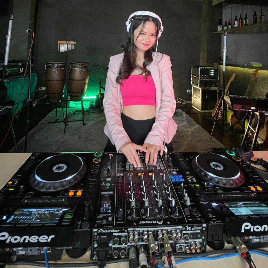 Intip Kirei Candy, Adik Dinar Candy yang Cantiknya Bikin Pria Kelilipan 5 Intip Kirei Candy, Adik Dinar Candy yang Cantiknya Bikin Pria Kelilipan