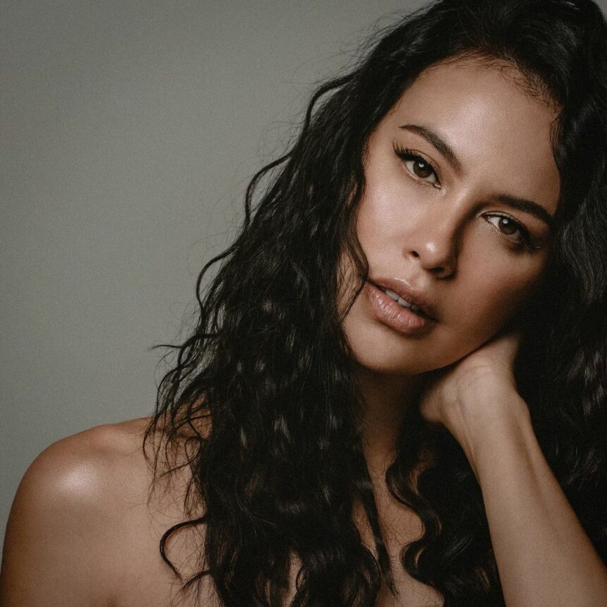 Masih Segar Bugar di Usia Kepala 5, Sophia Latjuba Seperti Menolak Menopause 2 ekricek.id, Jakarta, Berita Artis dan Berita Seleb - Memasuki usia kepala 5 Sophia Latjuba justru terlihat semakin segar bugar