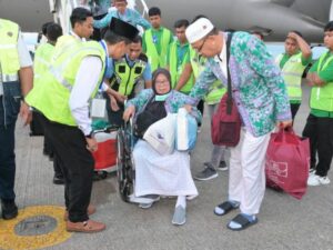 Kedatangan Kloter Pertama Jemaah Haji di Bandara Minangkabau Berjalan Lancar dan Aman, Taergetkan 100% On Time Performance