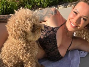 Bintang Majalah Playboy Cora Schumacher Bergabung dengan OnlyFans, Bagikan Konten Tanpa Sensor