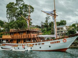 Pinisi Kenzo, Pinisi Wisata Pertama di Danau Toba