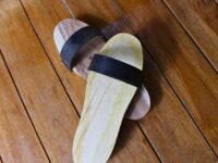 Bakiak: Simbol Kesederhanaan dan Resistensi dalam Budaya Indonesia