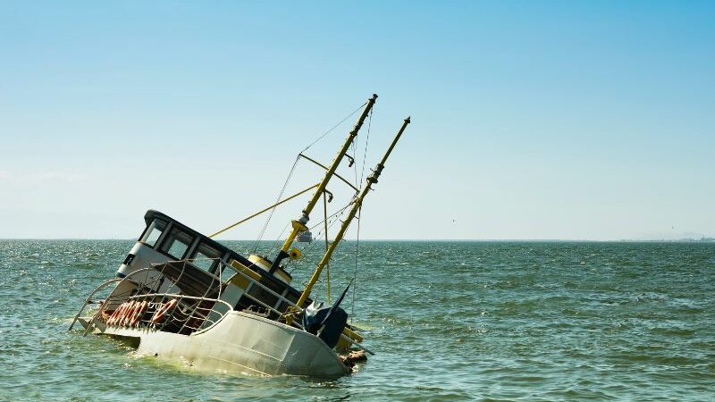 Feri Kelebihan Muatan Tenggelam di Filipina, 26 Tewas dan 40 Selamat dalam Badai Doksuri