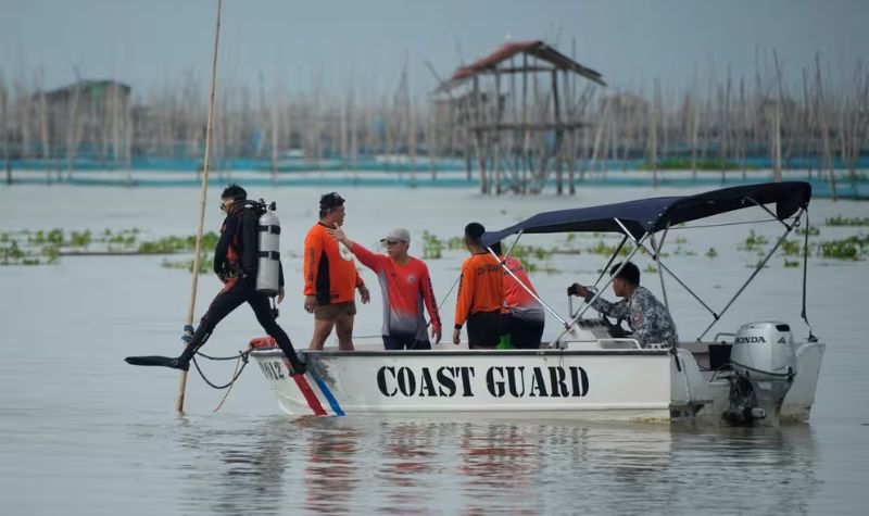 Feri Kelebihan Muatan Tenggelam di Filipina, 26 Tewas dan 40 Selamat dalam Badai Doksuri