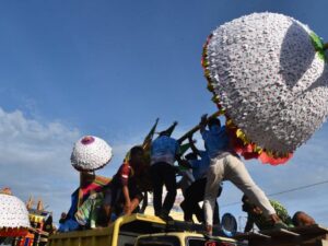 Kemeriahan Puncak Pesona Budaya Hoyak Tabuik Piaman 2023: Ribuan Pengunjung Saksikan Prosesi Tabuik Naik Pangkek