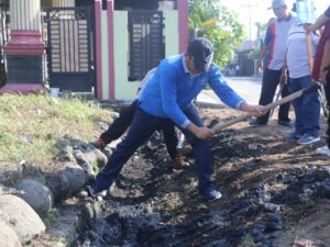Antisipasi Banjir di Padang: Wako Hendri Septa Ajak Warga Tingkatkan Kebersihan Drainase - Pelajari Upaya Terbaru Kota Ini