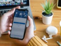 Pencurian Lewat Facebook: Seorang Wanita Kehilangan Duit Rp426 Juta Usai Klik Iklan di Facebook