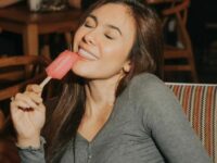 Cara Jilat Es Krim Wulan Guritno Bikin Netizen Gregetan