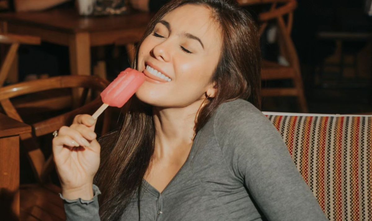 Cara Jilat Es Krim Wulan Guritno Bikin Netizen Gregetan