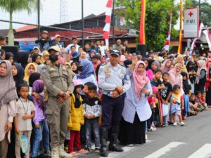 Antusiasme Tinggi Warga Padang Panjang Sambut Pawai Kemerdekaan