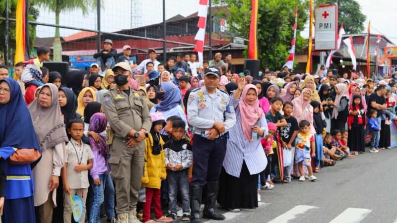 Antusiasme Tinggi Warga Padang Panjang Sambut Pawai Kemerdekaan