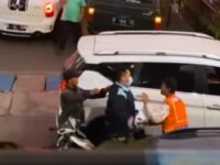 Juru Parkir Dipukul Pria Berpakaian Loreng di Bandung
