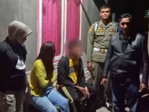 Razia, Satpol PP Amankan 6 Wanita 4 Pria di Kafe Karaoke dan Homestay, 3 Pasang Digerebek di Kamar