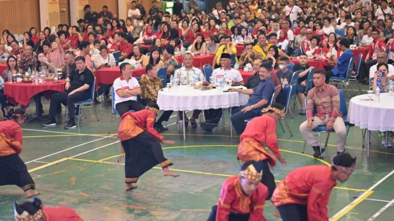 Kerukunan Sumatera Barat Terpancar dalam Bazar Merah Putih HTT Padang
