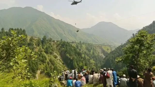Mencekam: Kabel Putus, 6 Anak dan 2 Guru Terjebak di Kursi Gantung di Atas Jurang Sedalam 274 Meter