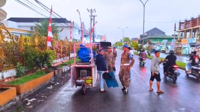 Kemacetan Akibat PKL di Jalan Aru Padang, Satpol PP Tindak Tegas