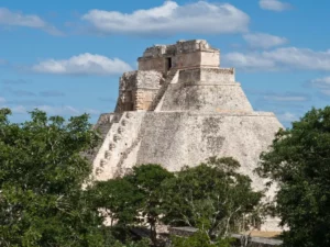 Penemuan Misterius di Piramida Maya: Tengkorak Terdeformasi dan Ritual Pemenggalan Kepala