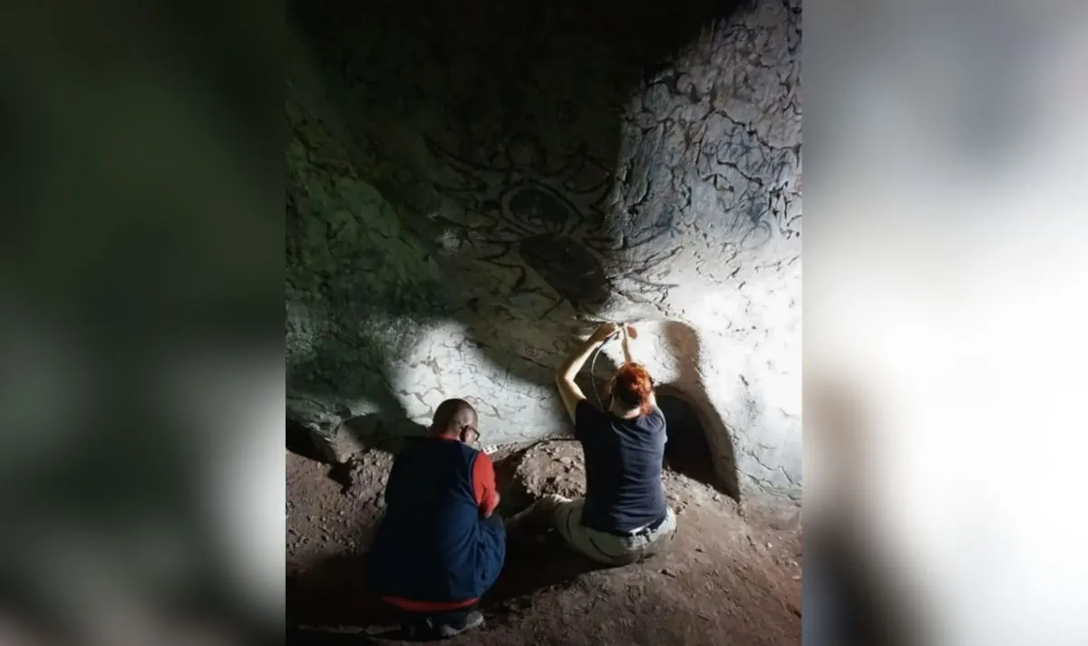 Misteri Lukisan Batu Gua Sireh: Kisah Duka dari Masa Lalu Malaysia 4 Misteri Lukisan Batu Gua Sireh: Kisah Duka dari Masa Lalu Malaysia