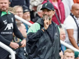 Duel Kata-Kata Klopp vs Tindall: Drama di Samping Lapangan Liverpool vs Newcastle