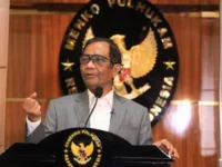 Misi Pemulihan Hak Korban HAM: Mahfud MD Bertemu Eksil di Belanda