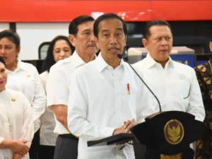 Jokowi Optimis LRT Jabodebek Solusi Kemacetan dan Polusi
