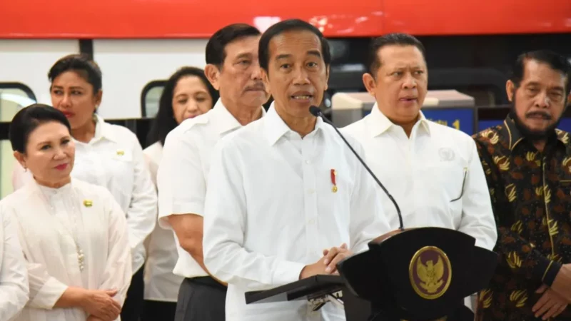 Jokowi Optimis LRT Jabodebek Solusi Kemacetan dan Polusi