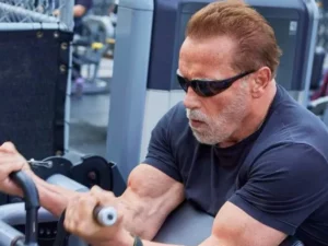 Arnold Schwarzenegger dan Evolusi Latihan di Usia Senja: Mesin vs Beban Bebas