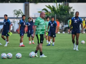 Strategi Pelatih Persib, Bojan Hodak Manfaatkan Jeda FIFA Tingkatkan Kualitas Persib Bandung