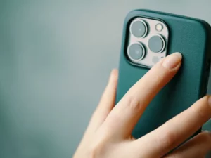 Tok! Pejabat China Dilarang Pakai iPhone: Saham Apple Terpuruk