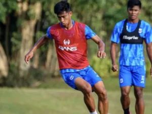 Muhammad Irman, bintang muda RANS Nusantara FC, berbagi pengalamannya di Liga 1 dan ambisinya bersama tim yang dipimpin Raffi Ahmad.