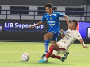 Ryan Kurnia, winger Persib Bandung, bersiap menghadapi emosi saat berhadapan dengan mantan timnya, Persikabo 1973, di pekan ke-12 BRI Liga 1. Meski bersemangat, Ryan berjanji profesionalisme tetap diutamakan.