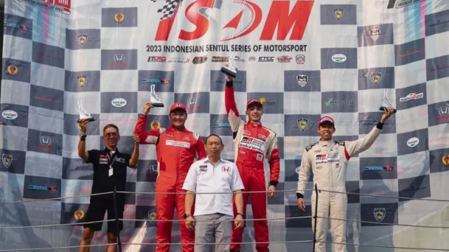 Muhammad Aqsha Aufarahim Amato Rudolph, mahasiswa Teknik Mesin UI, menggabungkan prestasi akademik dan karier balap dengan sukses. Temukan kisah inspiratifnya di sini.