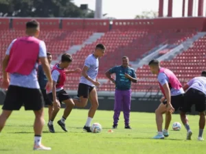 Persita Tangerang Bersemangat Hadapi Arema: Era Baru Bersama Pelatih Divaldo Alves