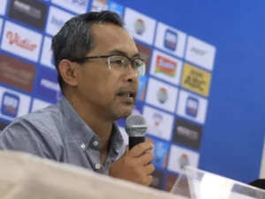 Persib Bandung Vs Persikabo 1973: Persikabo 1973 kembali merasakan kekalahan di BRI Liga 1 setelah ditaklukkan oleh Persib Bandung. Gol penalti menjadi titik balik yang mempengaruhi mental pemain.