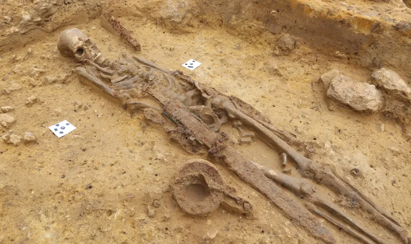 Penemuan Misterius: Prajurit Frankish dari Abad Pertengahan Ditemukan Bersama Senjatanya di Ingelheim, Jerman 2 Penemuan Misterius: Prajurit Frankish dari Abad Pertengahan Ditemukan Bersama Senjatanya di Ingelheim, Jerman