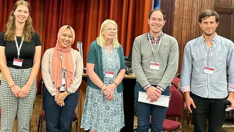 Mahasiswa Indonesia Sabet Penghargaan Poster Terbaik di Konferensi Electrochem 2023