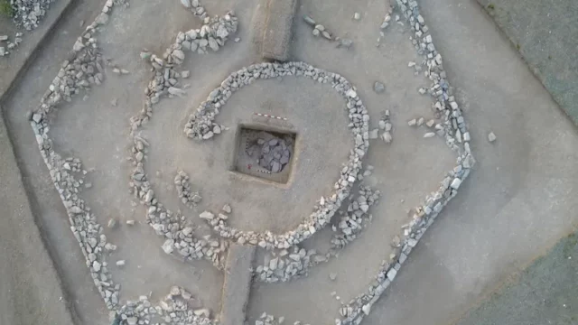 Piramida Heksagonal Zaman Perunggu di Kazakhstan: Temuan Arkeologi yang Mengagumkan