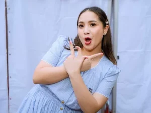 Nagita Slavina dan Sandal Branded-nya: Harga Setara Motor, Dua Warna Sama dari Dior dan Prada!