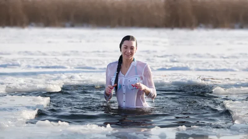 Manfaat Mandi Es: Bagaimana Caranya