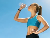 Benarkah Minum Air Bisa Membantu Turunkan Berat Badan?