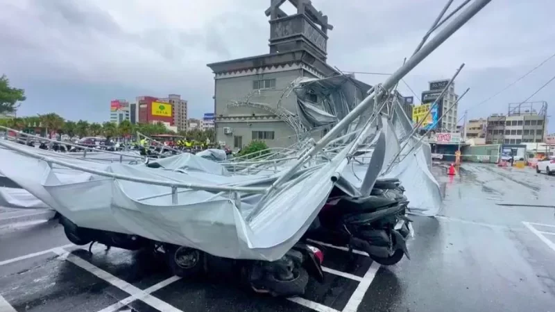 Taiwan Digempur Topan Haikui: Ribuan Warga Dievakuasi dan Penerbangan Dibatalkan