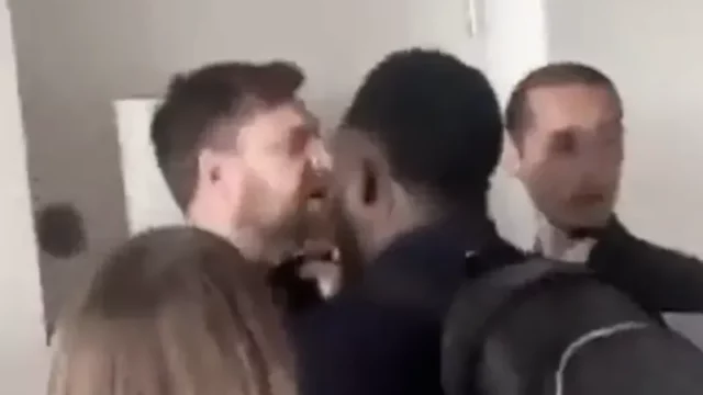 Usai MU Dibantai Arsenal di Emirates Stadium, Roy Keane Ditanduk Penggemar yang Kecewa