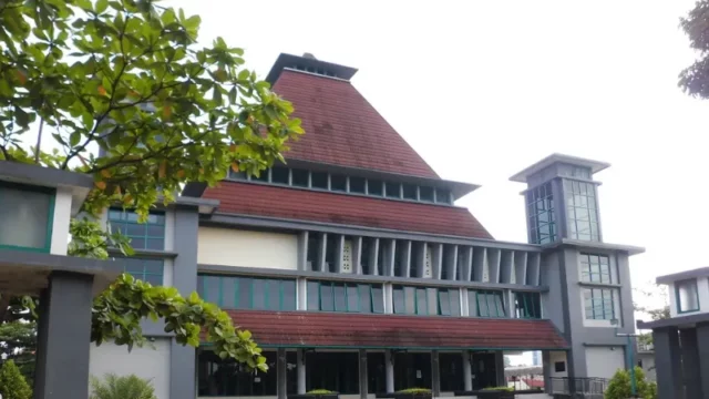 Cekricek.id - Fakultas Peternakan dan Pertanian UNDIP: Peringkat 1 Indonesia dan 84 Dunia Versi EduRank