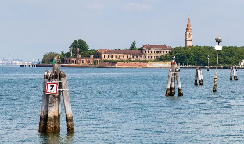 Ini 5 Pulau Terlarang di Dunia, Jika Kamu Kesini Tidak Akan Pernah Bisa Pulang 8 Pulau Poveglia
