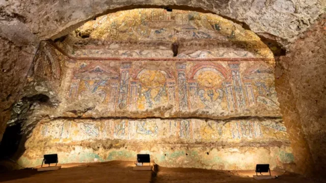 Cekricek.id - Temuan Mosaik Kerang Berusia 2.300 Tahun di Rumah Mewah Roma