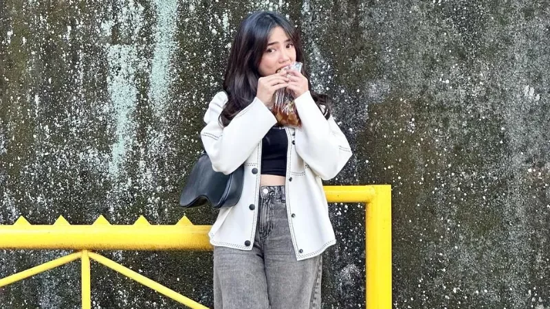 Cekricek.id - Mengejutkan, Karyawan Warung Makan Pinggir Jalan Bongkar Sifat Asli Fuji